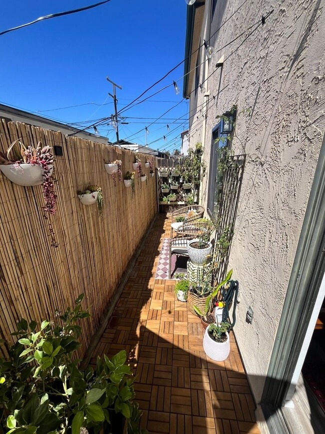 Building Photo - Stunning 2-Bed, 2-Bath Renovated Home with Private Patio & Parking!