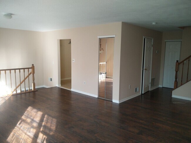 Building Photo - Spacious Newly Rennovated 2 Bedroom House with 2.5 Bath