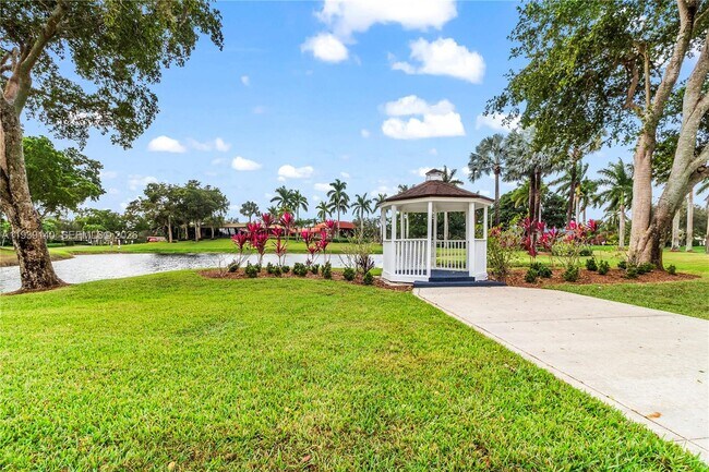 Building Photo - 9001 Jacaranda Ln