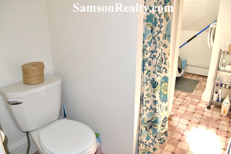 Building Photo - 230 Brown St