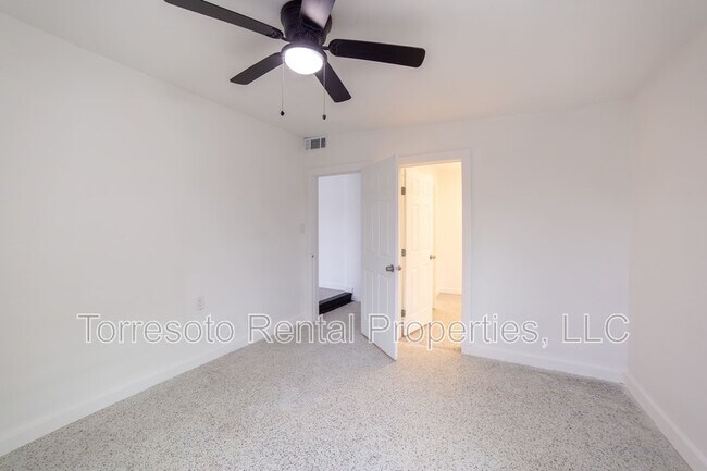 Building Photo - 823 N Trinity