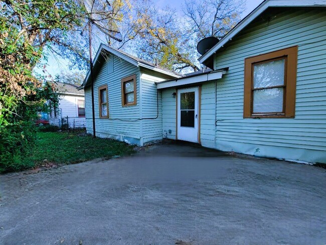 Building Photo - Charming 3-Bedroom Home in the Heart of San Antonio