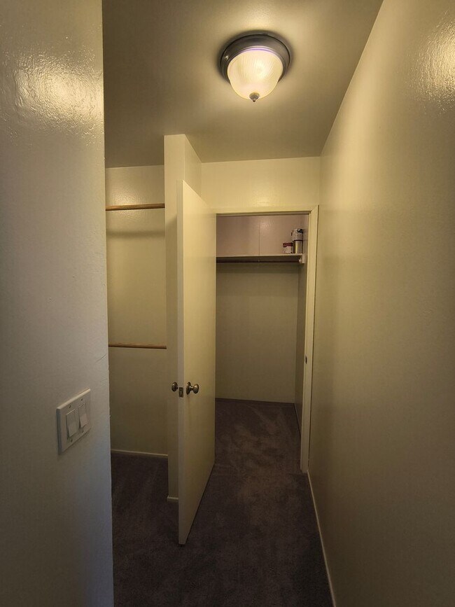 Building Photo - TOP FLOOR 1BD/1BATH Condo Available For Rent at the Watergate Community in Emeryville!!!!
