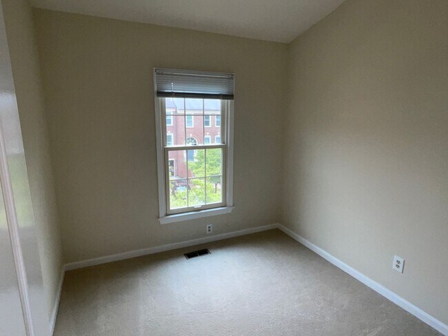 Building Photo - 1311 Templeton Pl
