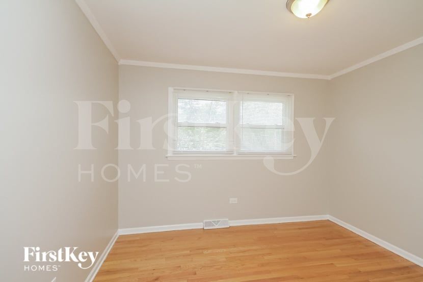 Building Photo - 438 E 191st Pl