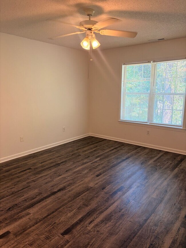 Building Photo - 4617 McClelland Dr