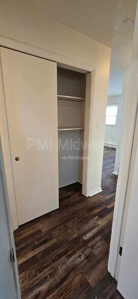 Building Photo - 570 US-52