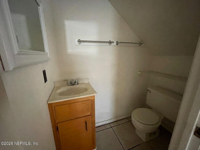 Building Photo - 231 Hopkins St