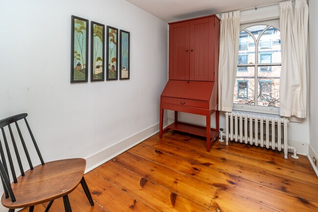 Building Photo - 45 York St