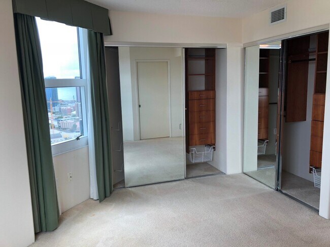 Building Photo - One Archer Lane! 2/2/2 - Incredible Views!