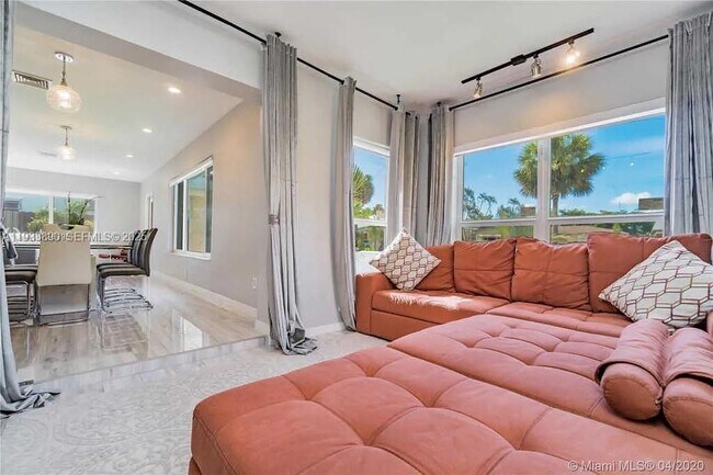 Building Photo - 1731 NE 172nd St