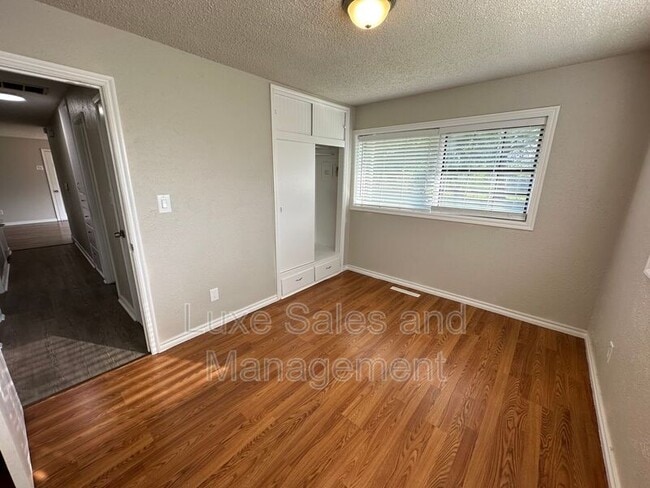 Building Photo - 209 Gill Dr