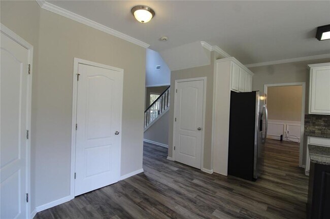 Building Photo - 1525 Woodpoint Way