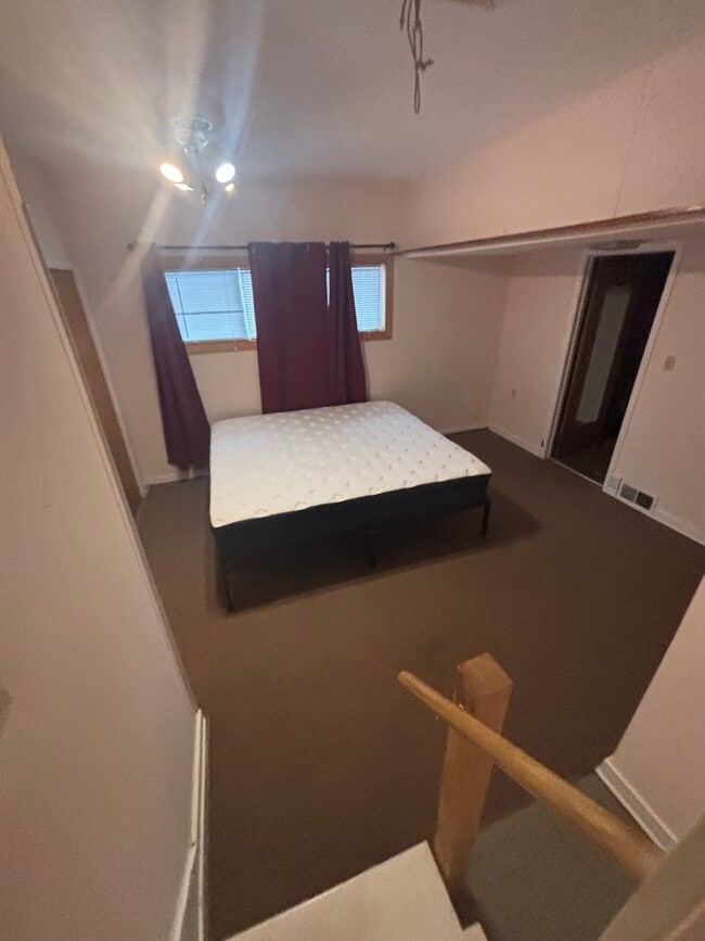 Building Photo - 1473 Linn St