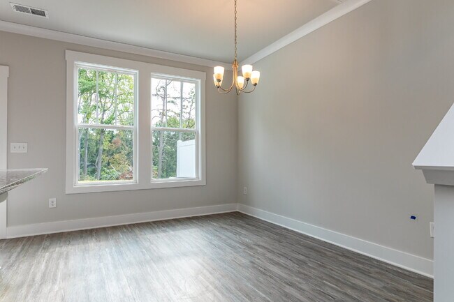 Building Photo - Elegant 3 Bedroom 2.5 Bathroom Townhome Near Downtown Greenville $1,850/mo rent