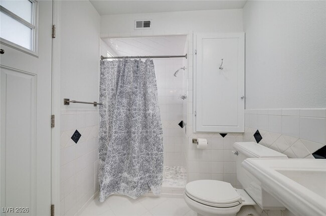 Building Photo - 4830 El Escorial Dr