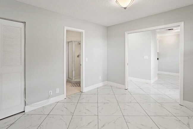 Building Photo - 2480 Juniper Dr