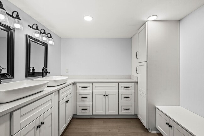 Building Photo - 5945 Parkwalk Dr