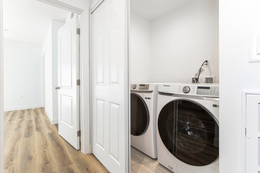 Building Photo - 5916 Tujunga Ave