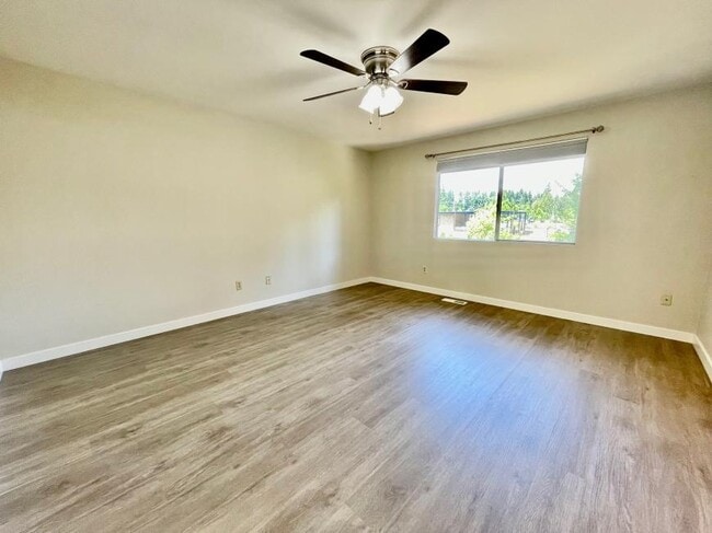 Building Photo - 2 bedroom in Kirkland WA 98034
