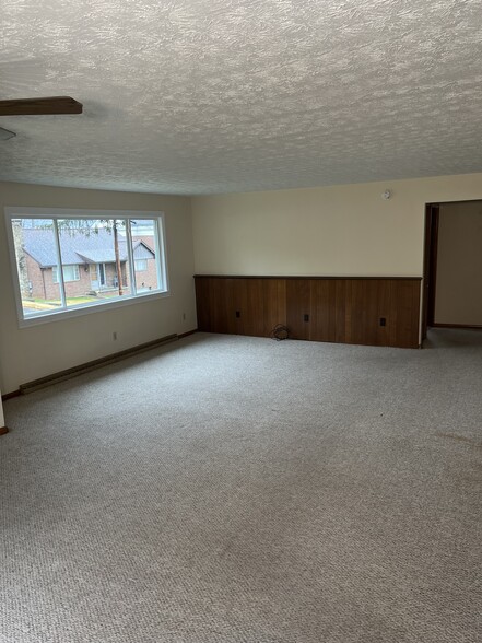 Building Photo - 889 Ivy Ave