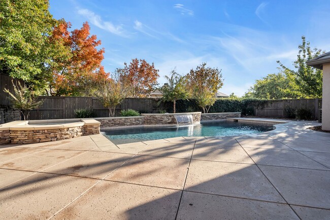 Building Photo - Gorgeous Single Story Home with a Sparklin...