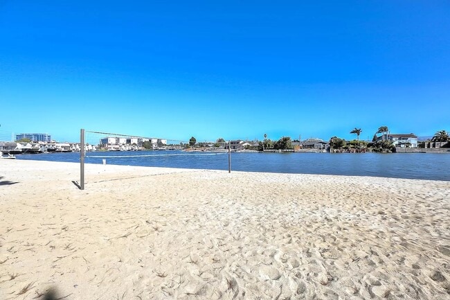 Building Photo - 686 Port Dr