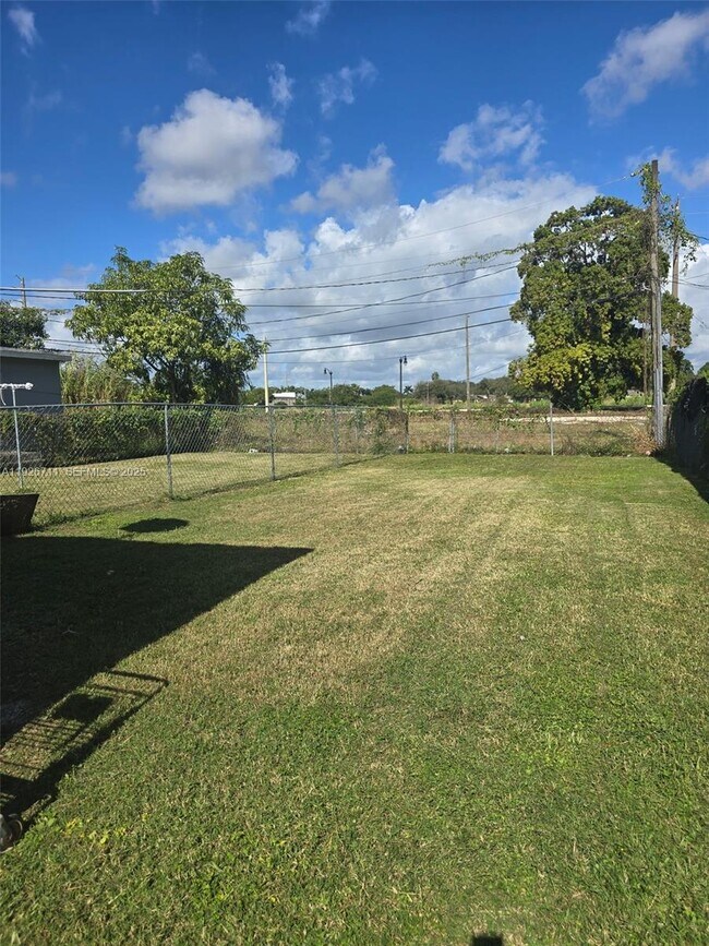 Building Photo - 914 NW 15th St