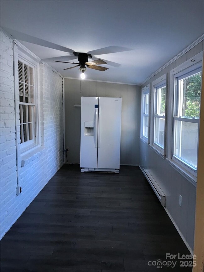 Building Photo - 4820 Amity Pl