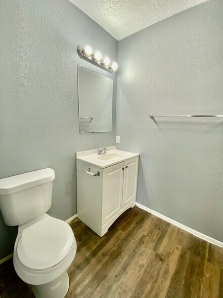 Building Photo - 1924 16th St