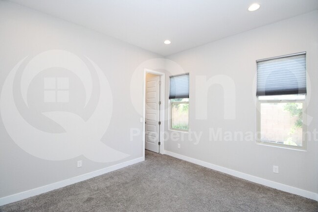 Building Photo - 10635 E Tumbleweed Ave