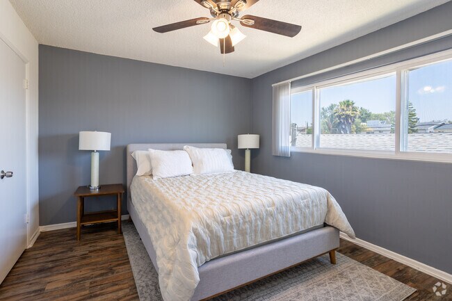 1BR, 1BA - 550SF Bedroom - Beau's Apartments on Flower