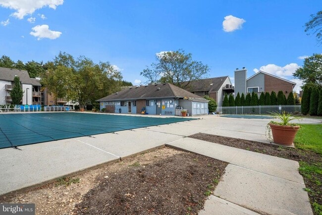 Building Photo - 607 Ravens Crest Dr