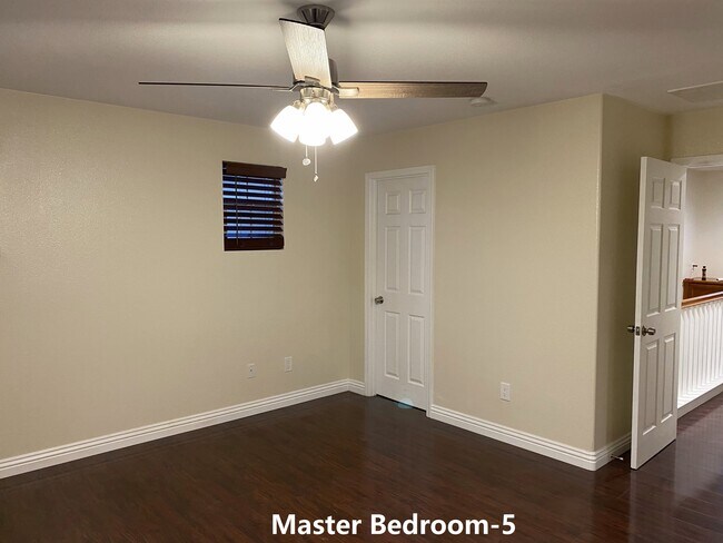 Building Photo - 31750 Paseo de Castaic