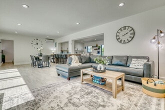 Building Photo - 106 Playmore Dr