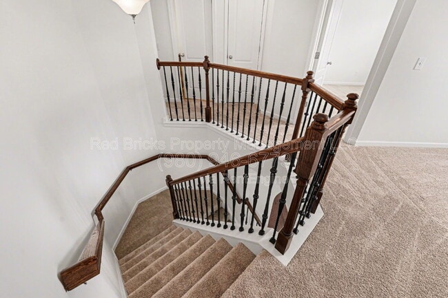 Building Photo - 1349 Middlecrest Dr NW