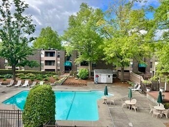 Building Photo - 34 Shrewsbury Green Dr