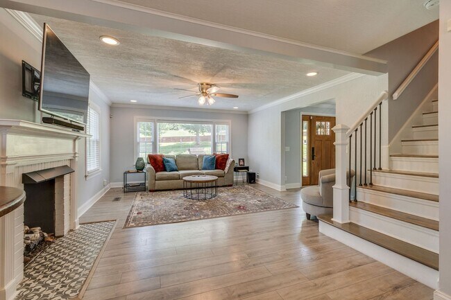 Building Photo - 4 Bedroom / 4 Bath Home for Rent! Kingspor...