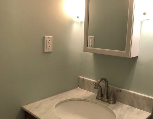 Building Photo - 226 Swanson Rd