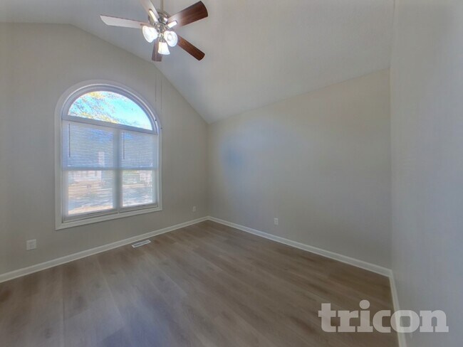 Building Photo - 118 Goldleaf St