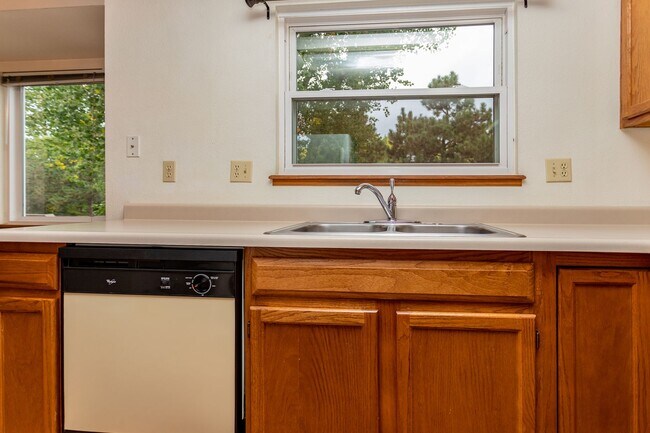 Building Photo - 6109 Lowlander Ct