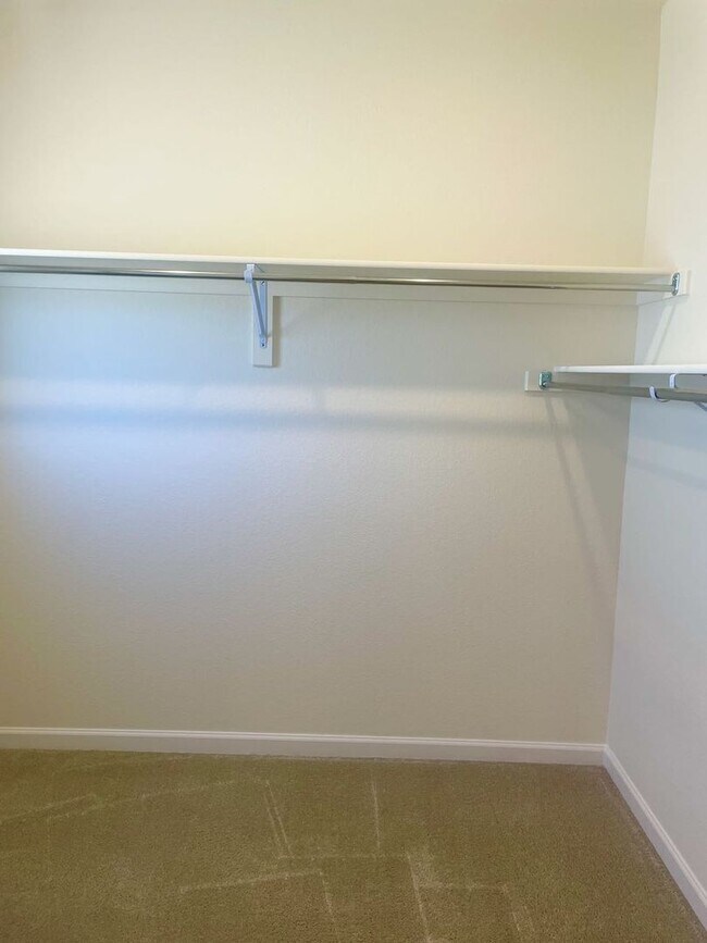 Building Photo - MODERN LUXURY 2BD/2BA/2CAR CONDO in Briargate