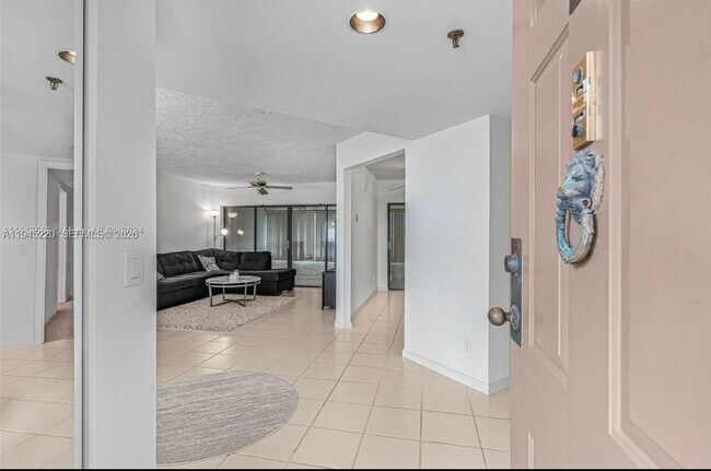 Building Photo - 7507 La Paz Blvd