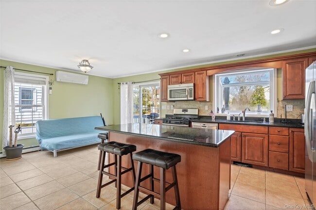 Building Photo - 102 Clinton St