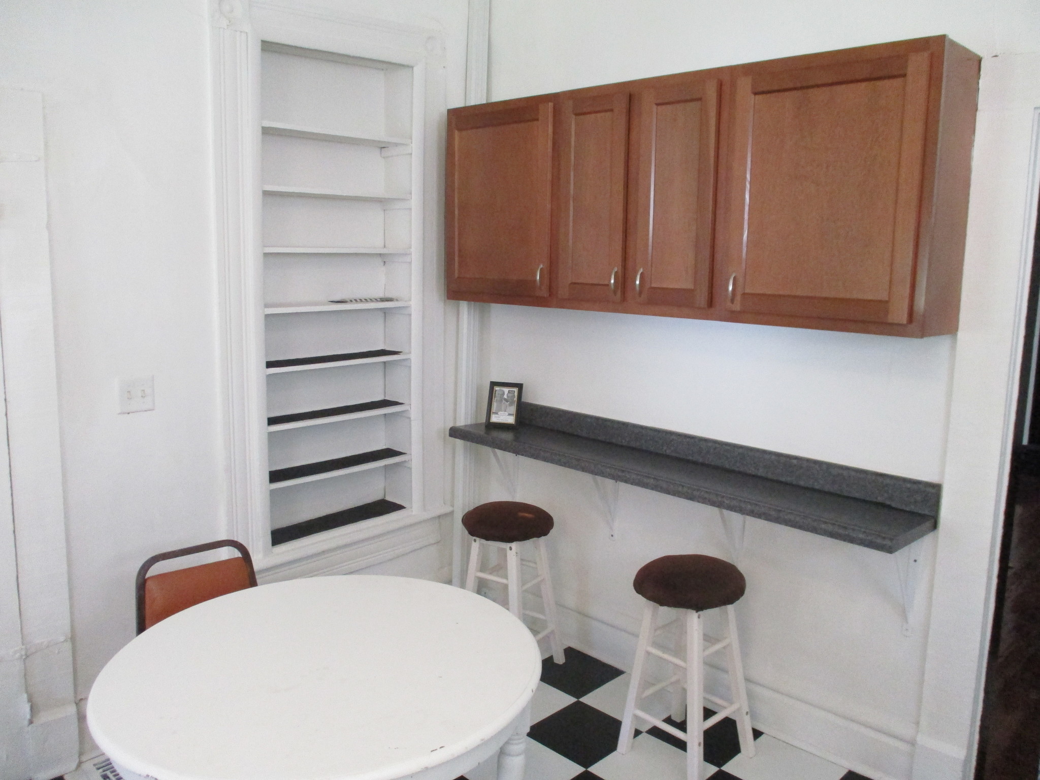 Kitchen breakfast bar - 84 McMillen Ave