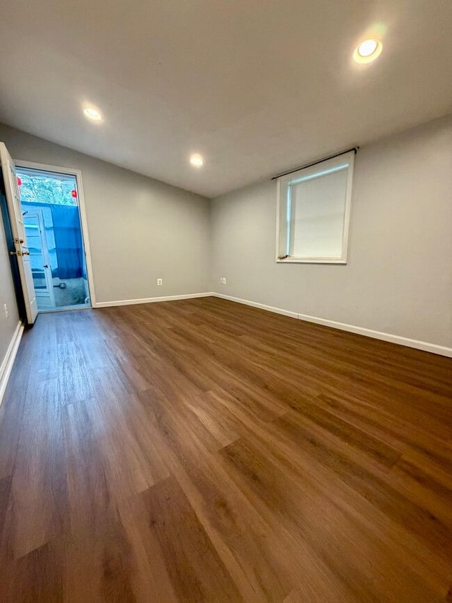 Building Photo - 300 Winding Way