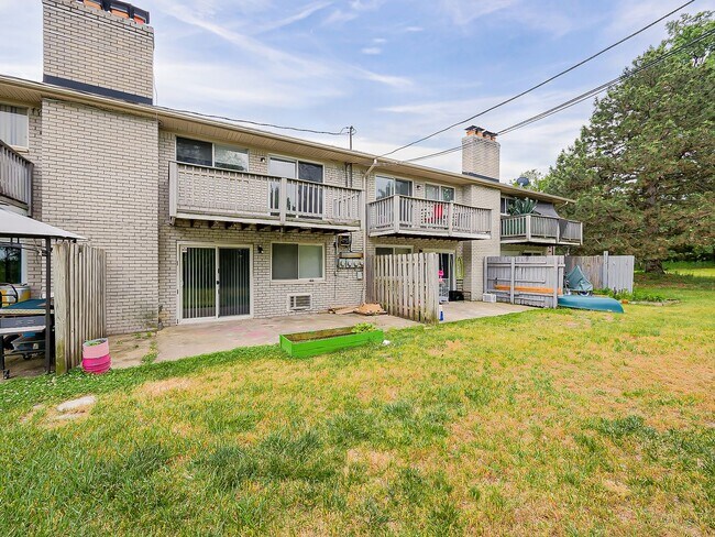 Building Photo - Peaceful Living in the Heart of White Lake