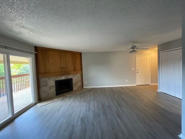 Building Photo - 4015 Stonedike Dr