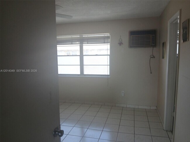 Building Photo - 1154 W 35th St