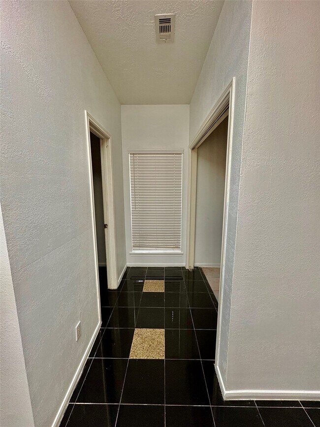 Building Photo - 6206 Paddle Wheel Dr